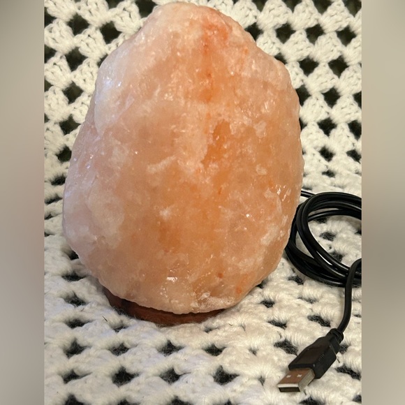 Himalayan salt lamp - Picture 3 of 3